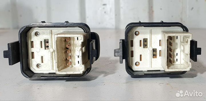 Кнопка стеклоподъемника задняя Mitsubishi Galant 8