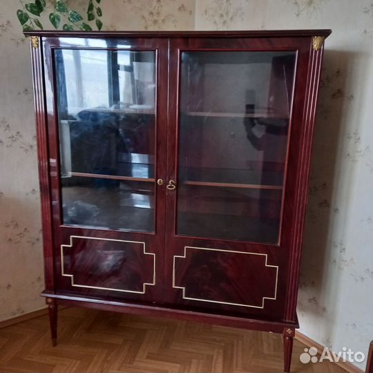 Шкаф-витрина мебель 