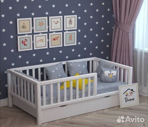 Кроватка сингл для малыша из массива с бортиком