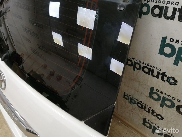 Крышка багажника 67005-60F50