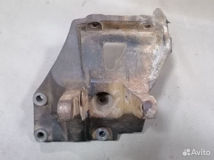 Кронштейн генератора с натяжит.Nissan Almera N15