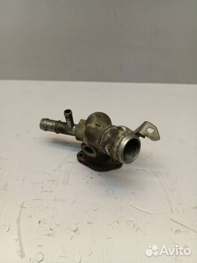 Фланец (тройник) системы охлаждения Kia Rio 3 JB