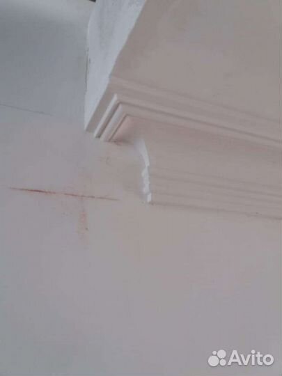 Мастер по установке гипсовой лепнины и карнизов