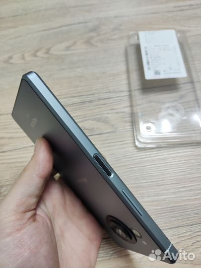 Sharp Aquos R8, 12/256 ГБ