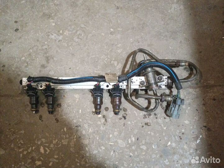 Топливная рампа с форсунками ваз старого образца