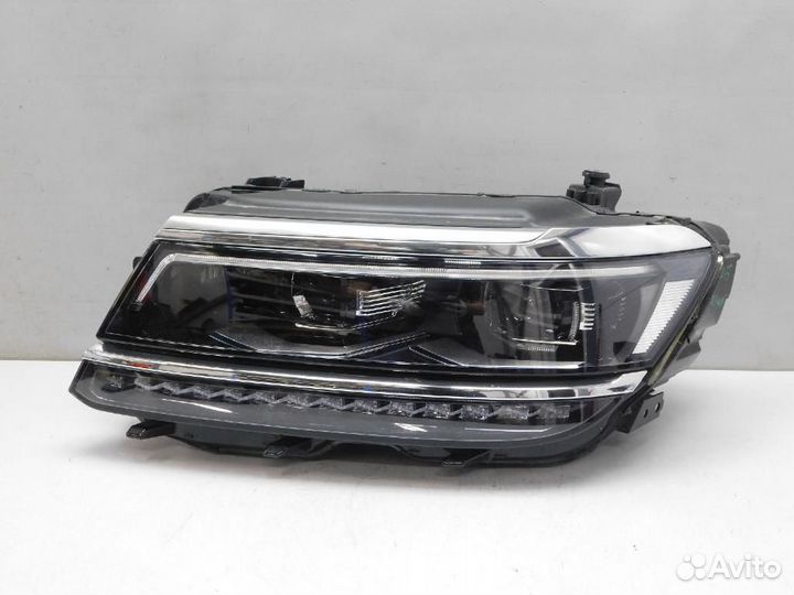 Фара левая Volkswagen Tiguan