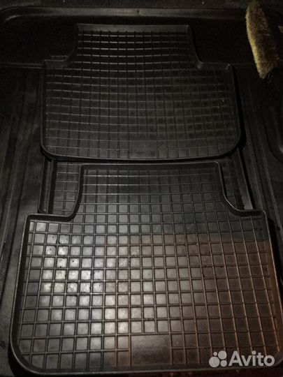 Резиновые коврики на Хонду Аккорд 7