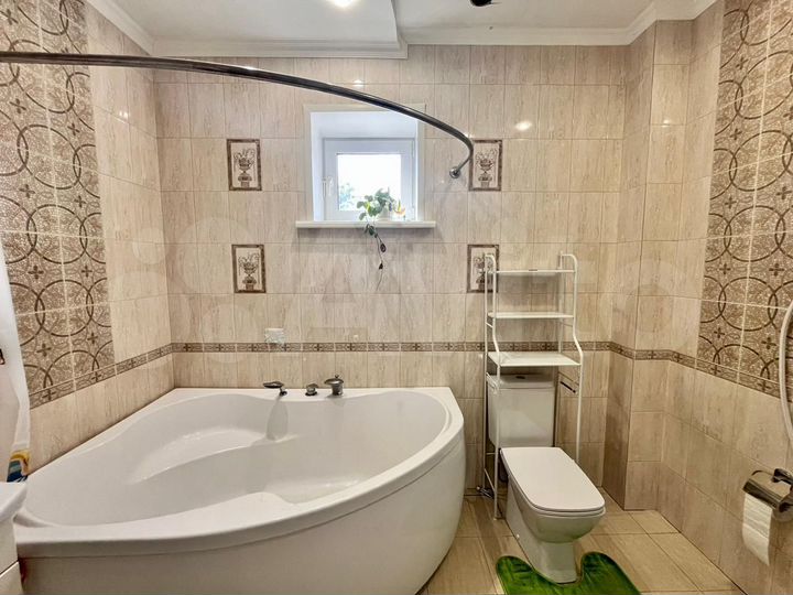 Дом 187 м² на участке 8,2 сот.