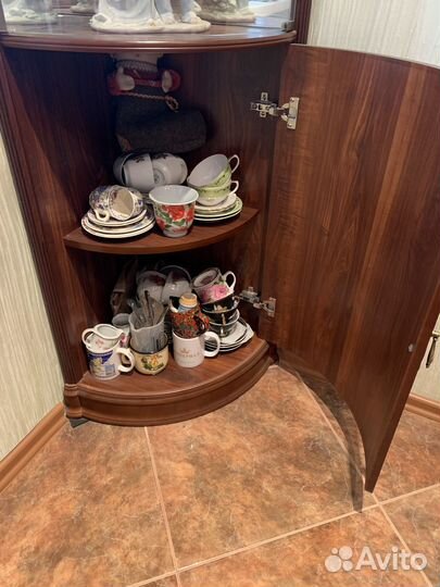 Стильная стеклянная витрина