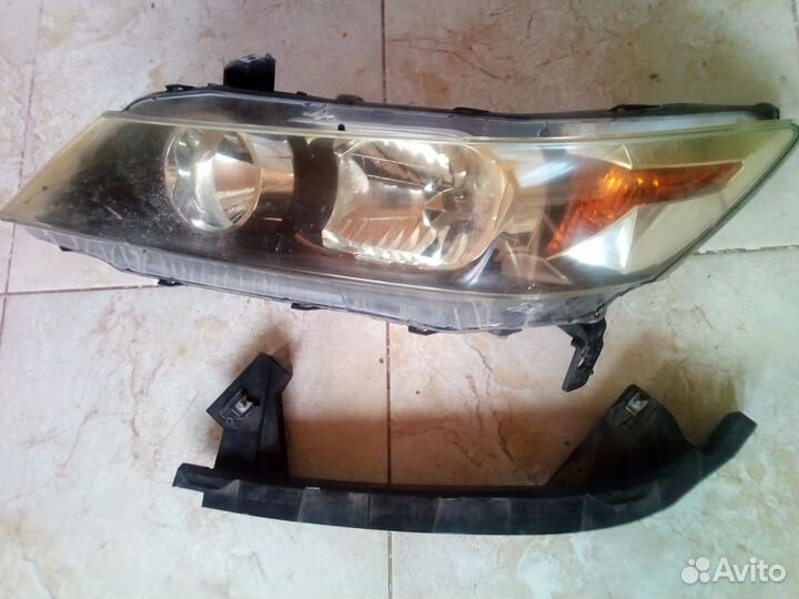 Фара на Хонда Стрим 2007-2009 г.в
