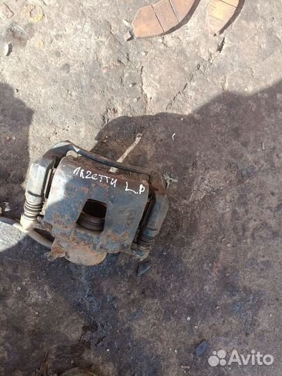 Передний левый суппорт Chevrolet Lacetti