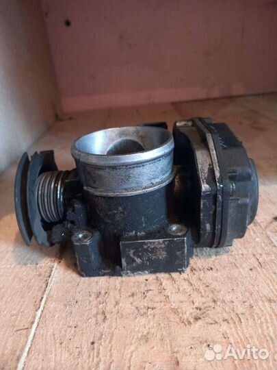 Дроссельная заслонка Ауди А4 1.8т 058133063C