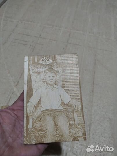 Гравировка зеркал, гравировка фото на дереве