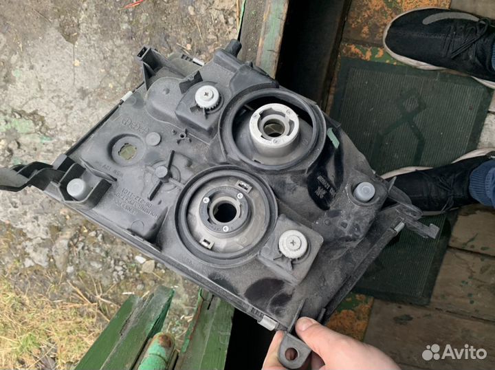 Новая правая фара Toyota Land Cruiser 100