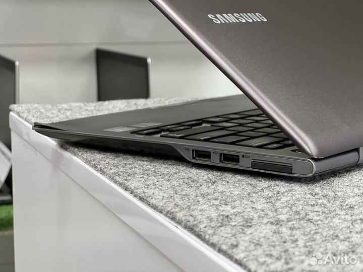 Алюминиевый Samsung NP530U3C 13.3 Core i5-3317U