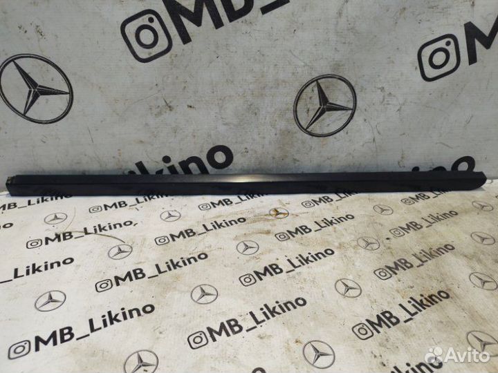 Молдинг стекла передний левый Chevrolet Tahoe