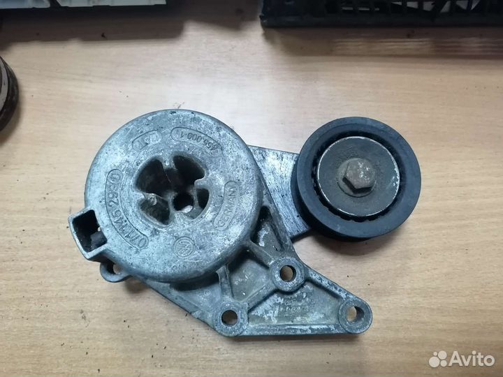 Натяжитель ремня Volkswagen Bora 2,3 agz
