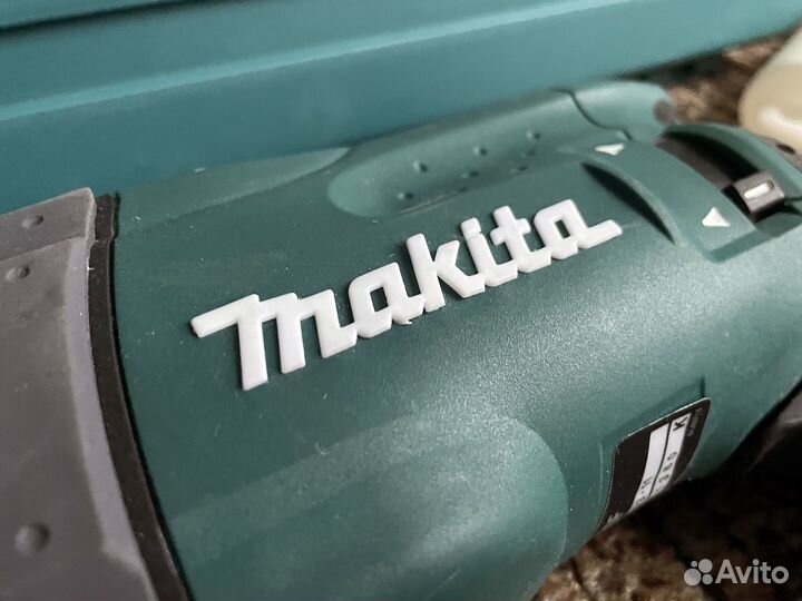 Перфоратор Makita HR2470