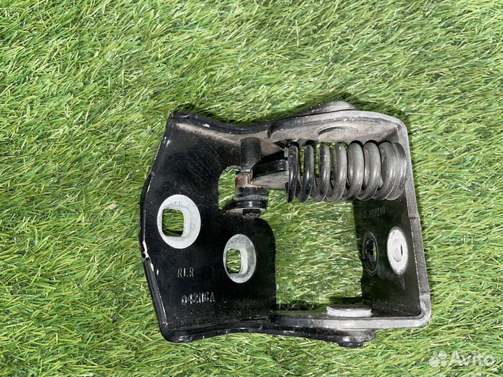 Петли задней правой двери Cadillac Escalade GMT900