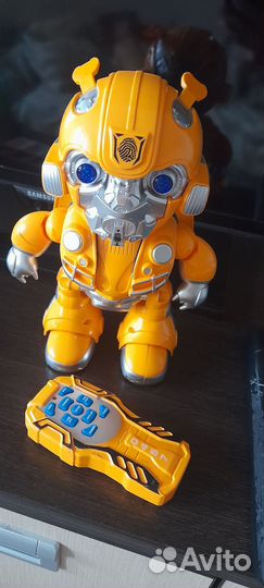 Робот на пульте управления