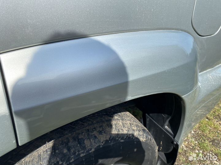 Накладка на заднее левое крыло Lexus GX470