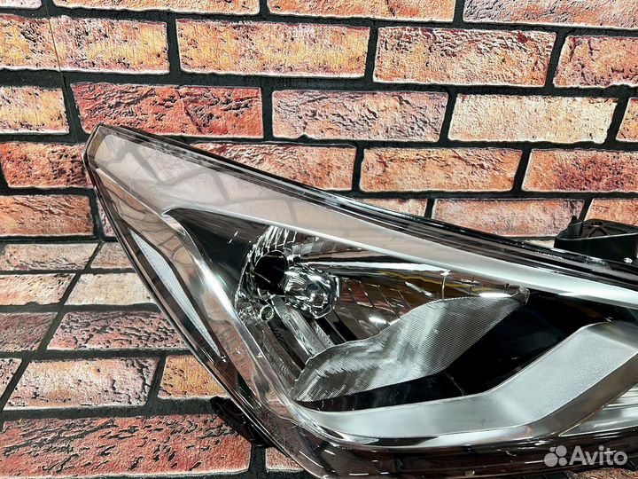 Фара правая Solaris-1 14-17 рестайлинг 92102-4L600