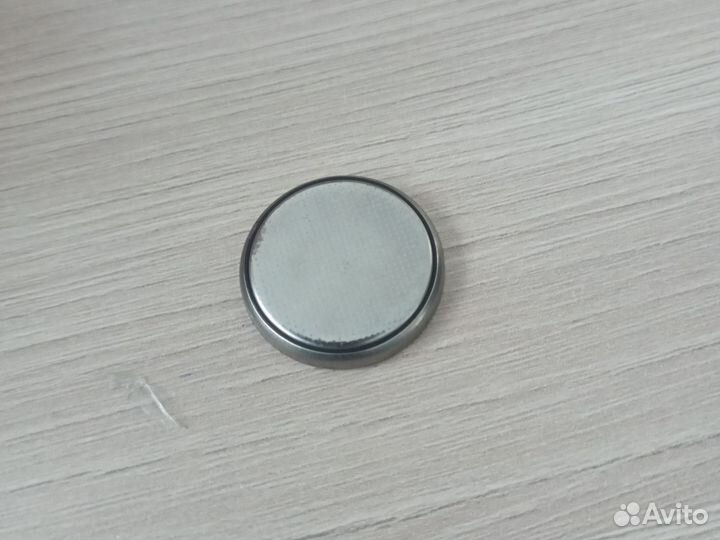 Светодиод жёлтый с батарейкой рабочей и 3 болтика