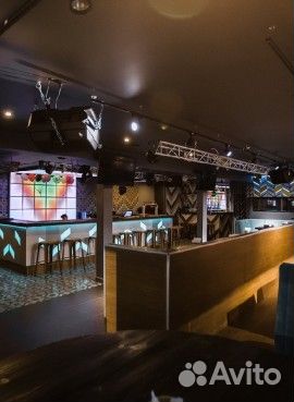 Официантка в Ночной клуб