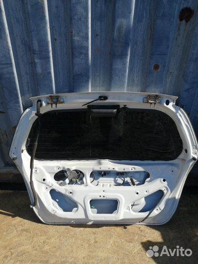Дверь багажника Honda Fit GD1