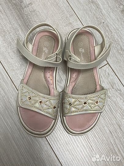Босоножки для девочки 32