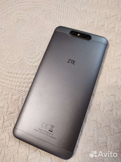 ZTE Blade V8, 3/32 ГБ