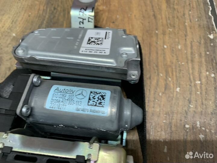 Mercedes Benz W212 Ремень безопасности передний