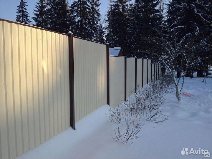 Монтаж заборов из профнастила под ключ зимой