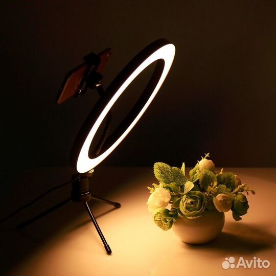 Кольцевая лампа настольная на треноге 20 см