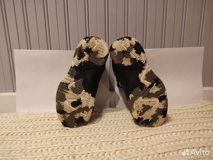 Баскетбольные кроссовки ноунейм