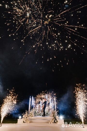 Свадьба.Тяжелый дым.Дорожки из фонтанов