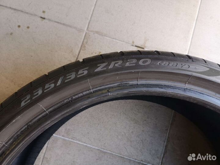 Pirelli P Zero 235/35 R20 и 265/35 R20 88Y