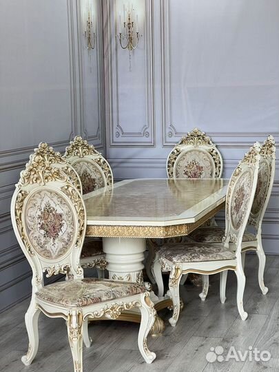 Стол и стулья