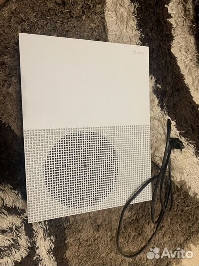 Xbox one s продам srochno