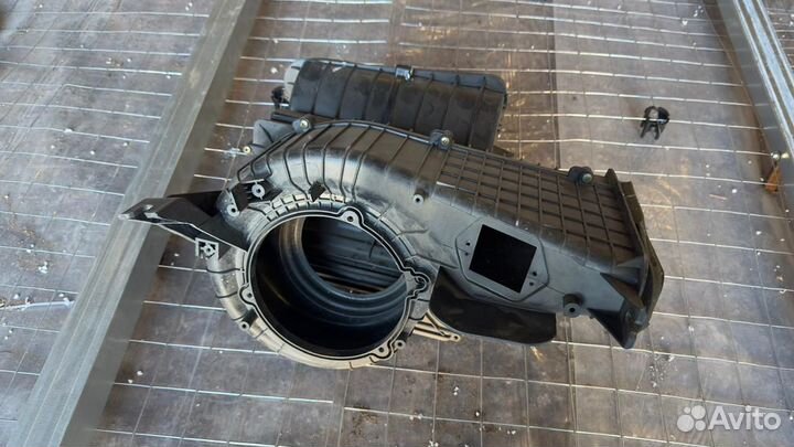 Задняя правая фара,корпус печки Kia sportage II