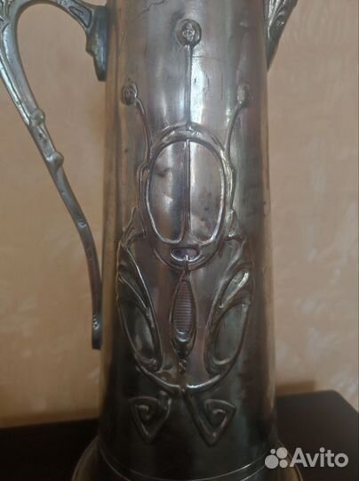 Старинный кувшин в стиле модерн