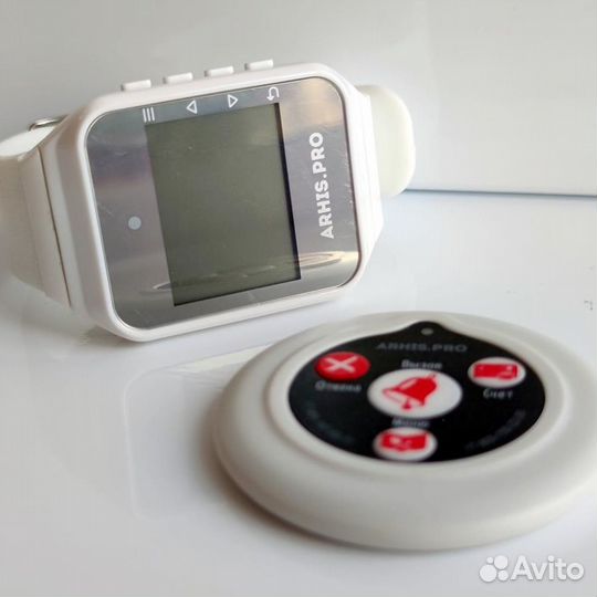 Комплекты вызова персонала: кнопка вызова и часы