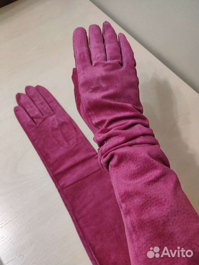 Перчатки длинные из розовой замши