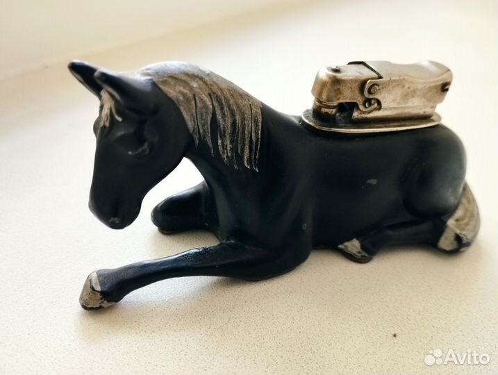 Зажигалка бензиновая настольная-ссср -конь метал