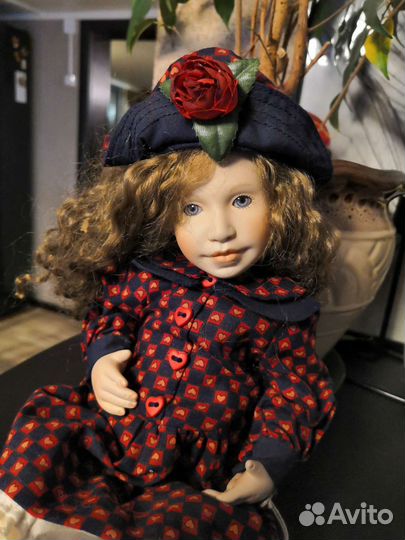 Кукла фарфоровая коллекционная