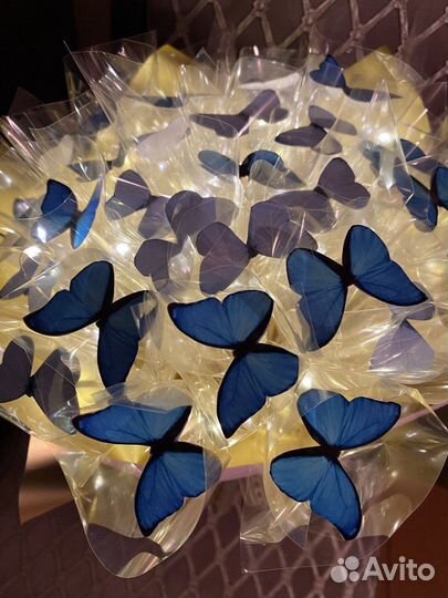 Букет с бабочками светящейся