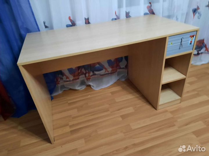 Письменный стол