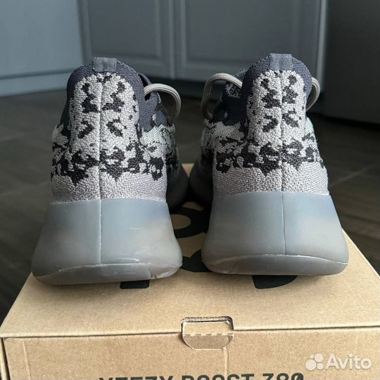 Кроссовки adidas yeezy boost 380