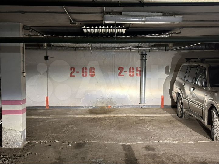 Машиноместо, > 30 м²