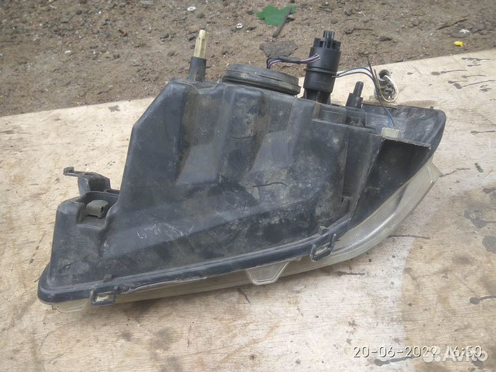 Фара правая на Рено Логан 2008 год